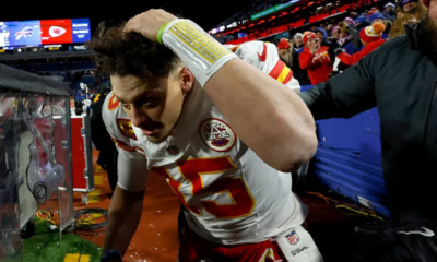 PATRICK MAHOMES BILLS FANS PELT QB WITH SNOWBALLS ... After Playoff Win