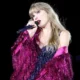 At the start of her long-awaited European tour, Taylor Swift dazzled her audience in Paris with a show full of innovation and surprises. The pop star not only performed her most beloved hits, but also introduced new and exciting elements that left fans ecstatic.