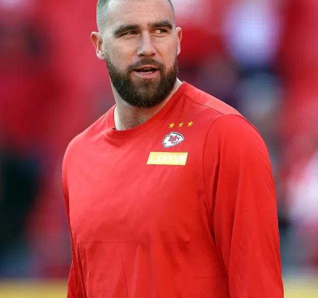 Incredible: Travis Kelce Tells Michael Phelps He Couldn’t Be a Swimmer Because He Doesn’t ‘Have the Wingspan’...