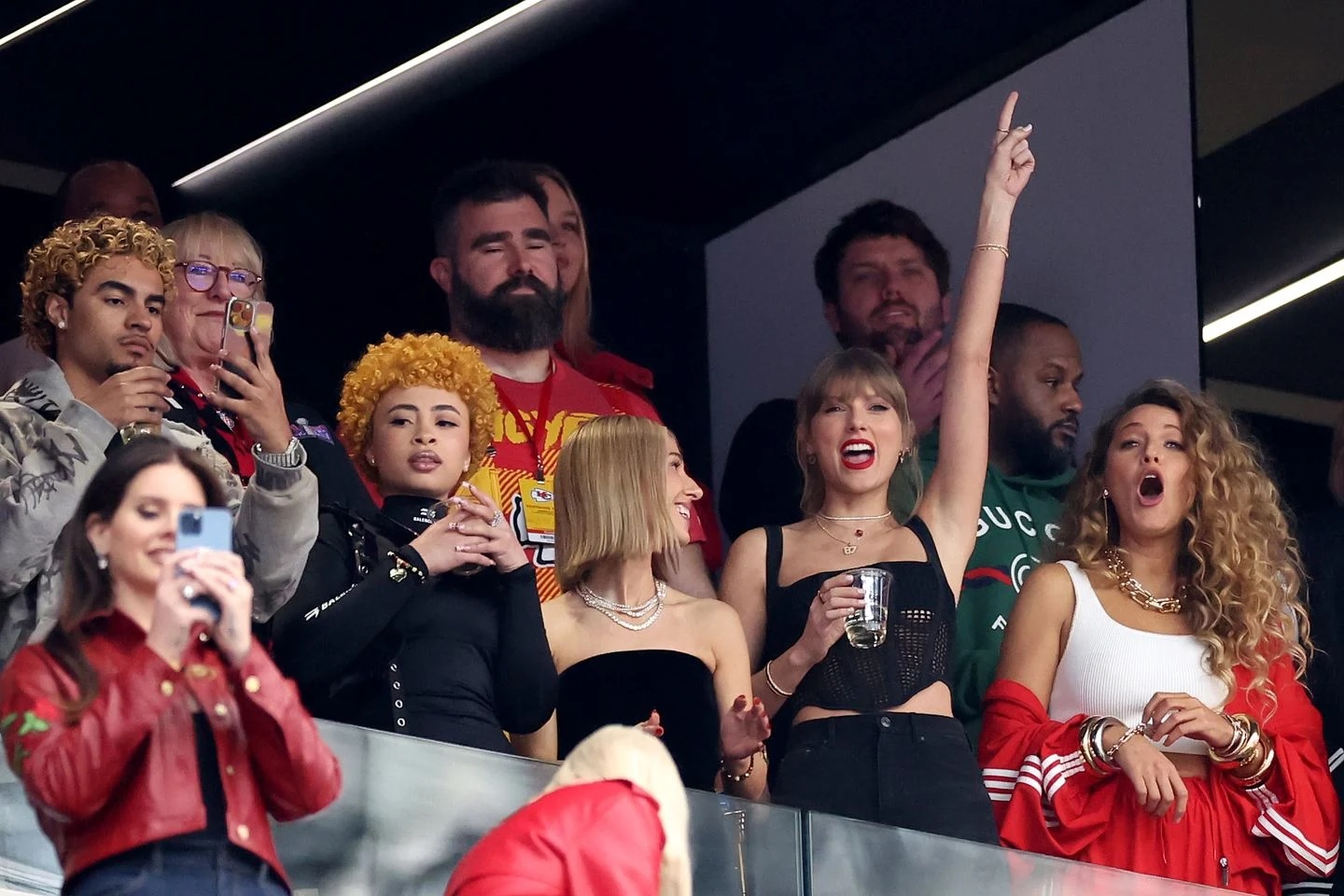 “Fans have criticized Taylor Swift, noting that she began consuming alcohol in public shortly after arriving at the field, not even 30 minutes into her appearance.”