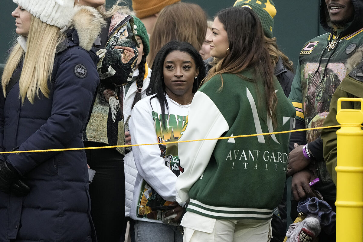 Breaking News: Fans Claimed that racism is the reason Simone Biles didn't get Taylor Swift-level TV time at NFL's Packers-Vikings game...